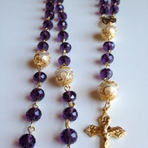 GORGEOUS HANDMADE ROSARY WITH WHITE CASE - Picture 2 of 3